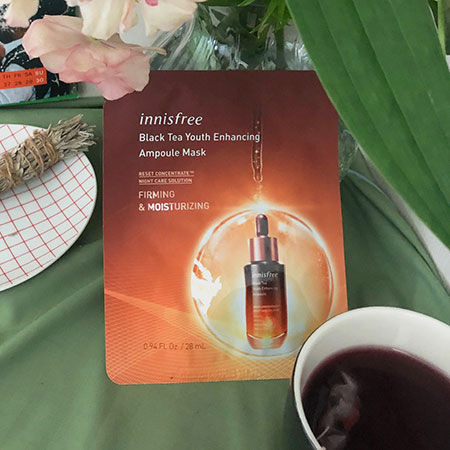 Bộ mặt nạ phục hồi da innisfree Black Tea Youth Enhancing Ampoule Mask 28 mL